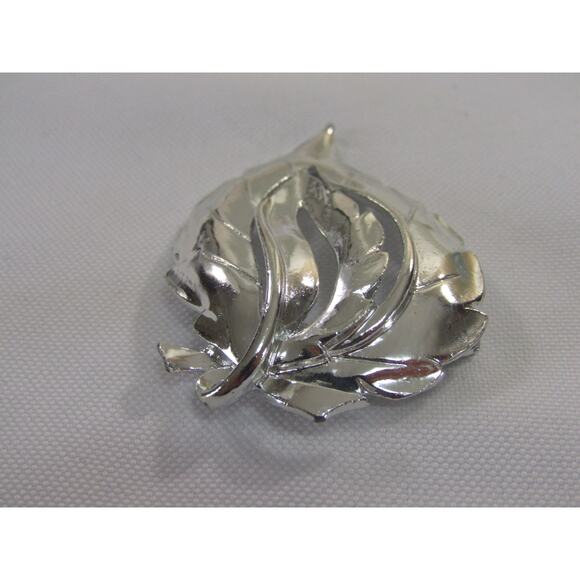 Silver Tone Leaf Brooch Elegant Cottage VTG Texture Y2K Minimalist Neutral Pin - Picture 3 of 5